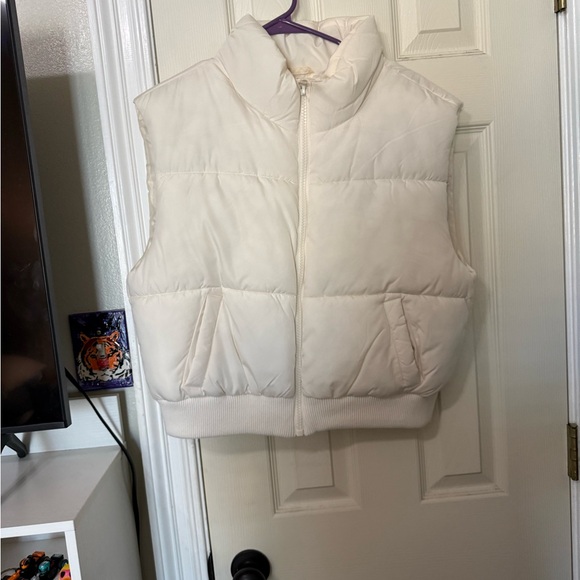 Aeropostale Jackets & Blazers - Aeropostale Off-White Puffer Vest